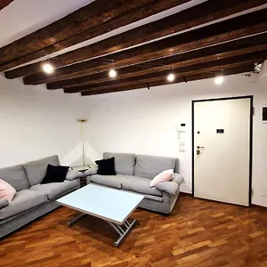 https://magnifico-appartamento-ristrutturato.it-lombardy.com